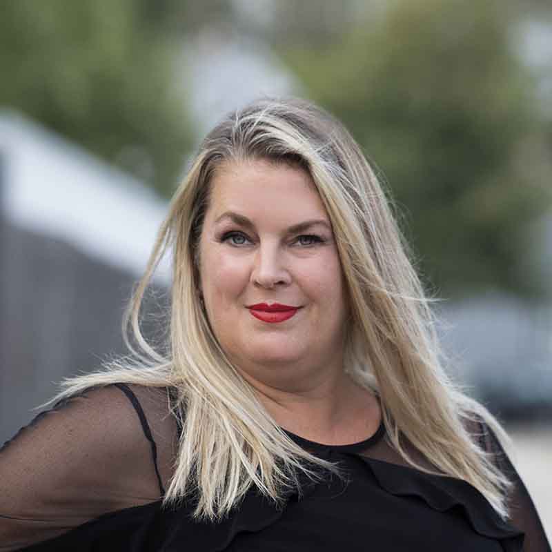 Karen Paurus - Vocalist - sq